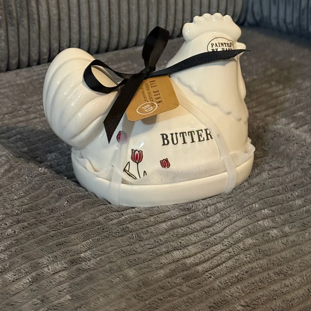 Rae Dunn Chicken 🐔 Shaped Butter Dish with Red Floral Design NWT - Picture 2 of 9